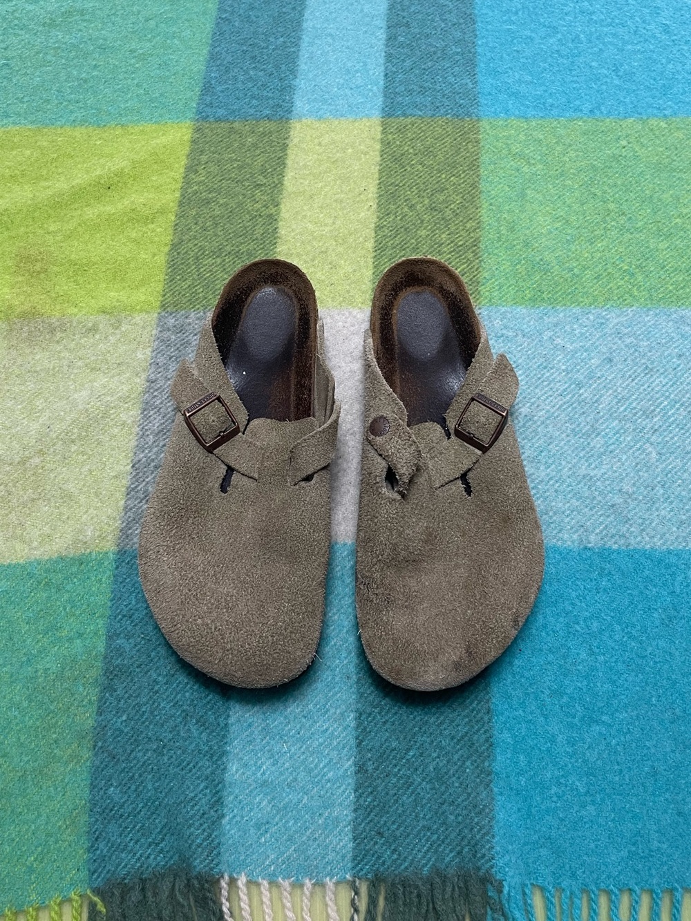 Birkenstock Boston Taupe Suede clogs #birkenstock #comfort
M7 W9